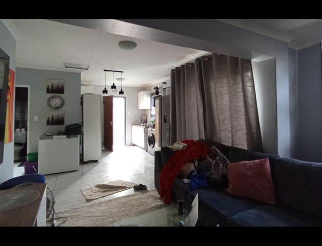 3 BEDROOM HOUSE FOR SALE IN RIVERSIDE VIEW EXT 35